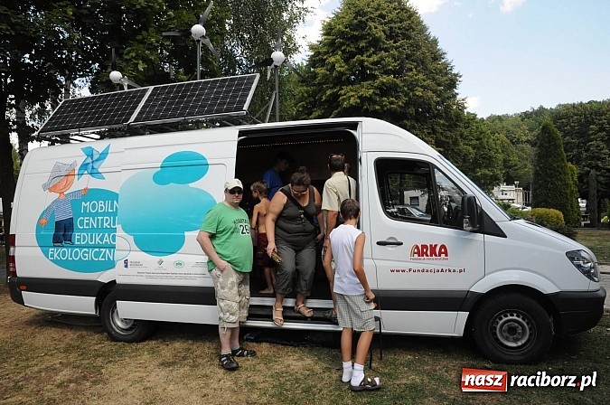Zdjęcie w galerii na portalu naszraciborz.pl: Tłumy raciborzan świętowały dziś na kempingu Obora 20-lecie WFOŚiGW wiadomości z regionu