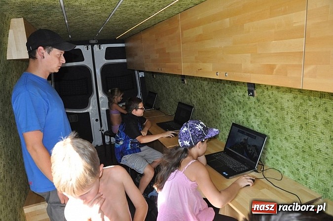 Zdjęcie w galerii na portalu naszraciborz.pl: Tłumy raciborzan świętowały dziś na kempingu Obora 20-lecie WFOŚiGW wiadomości z regionu