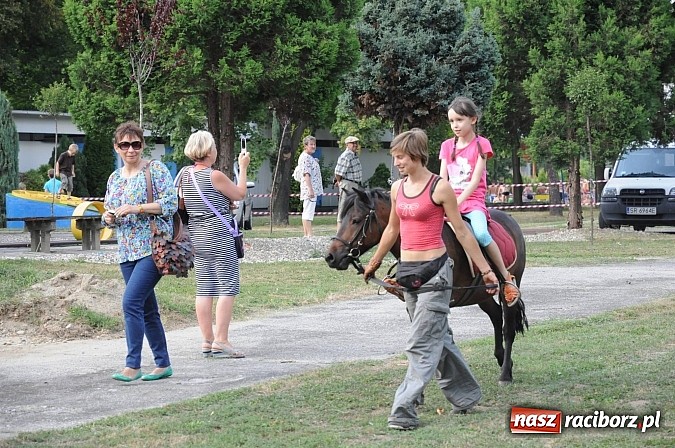 Zdjęcie w galerii na portalu naszraciborz.pl: Tłumy raciborzan świętowały dziś na kempingu Obora 20-lecie WFOŚiGW wiadomości z regionu