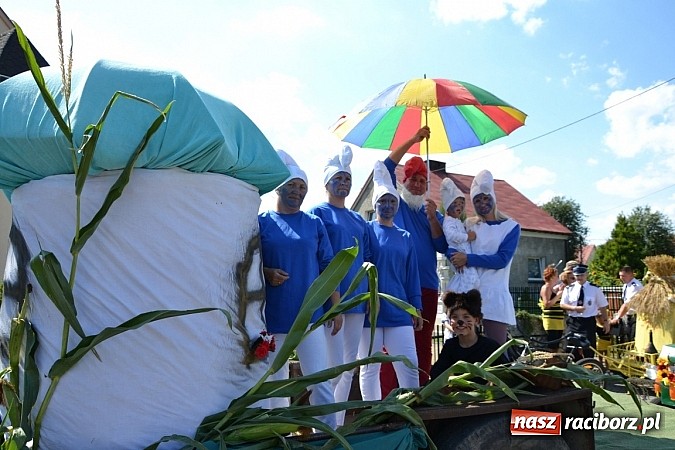 Zdjęcie w galerii na portalu naszraciborz.pl: Roszków z humorem dziękował za plony wiadomości z regionu
