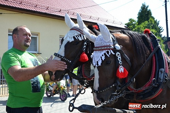 Zdjęcie w galerii na portalu naszraciborz.pl: Roszków z humorem dziękował za plony wiadomości z regionu