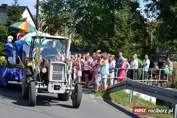 Zdjęcie w galerii na portalu naszraciborz.pl: Roszków z humorem dziękował za plony wiadomości z regionu