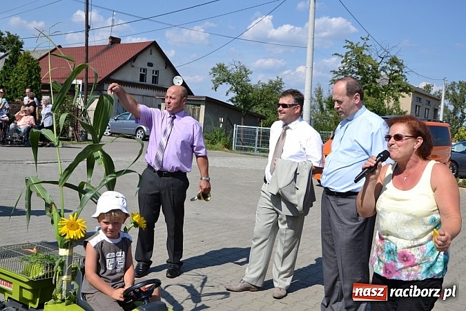 Zdjęcie w galerii na portalu naszraciborz.pl: Roszków z humorem dziękował za plony wiadomości z regionu