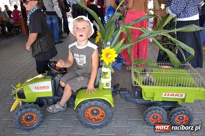 Zdjęcie w galerii na portalu naszraciborz.pl: Roszków z humorem dziękował za plony wiadomości z regionu