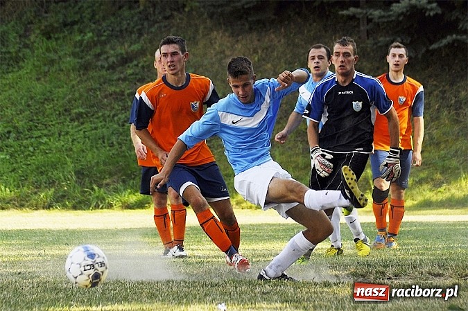 Zdjęcie w galerii na portalu naszraciborz.pl: A klasa: Remis w hitowym pojedynku wiadomości z regionu