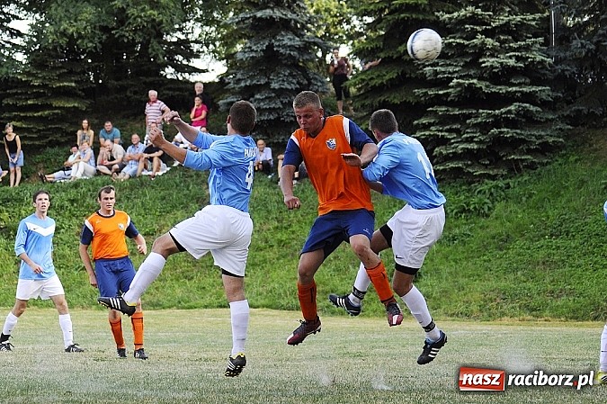 Zdjęcie w galerii na portalu naszraciborz.pl: A klasa: Remis w hitowym pojedynku wiadomości z regionu