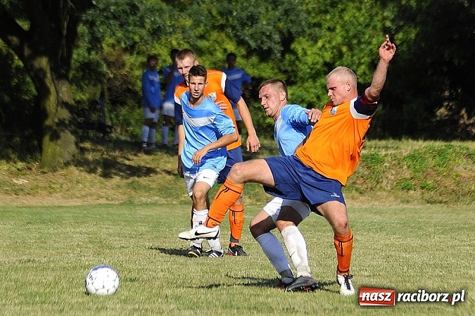 Zdjęcie w galerii na portalu naszraciborz.pl: A klasa: Remis w hitowym pojedynku wiadomości z regionu