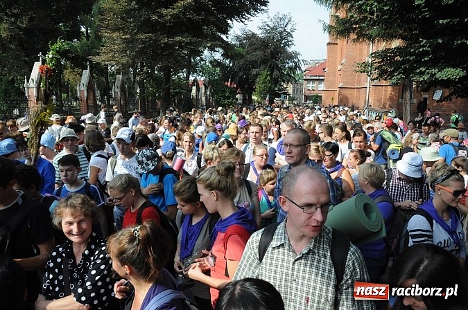 Zdjęcie w galerii na portalu naszraciborz.pl: Pielgrzymi z powiatu raciborskiego już na trasie wiadomości z regionu