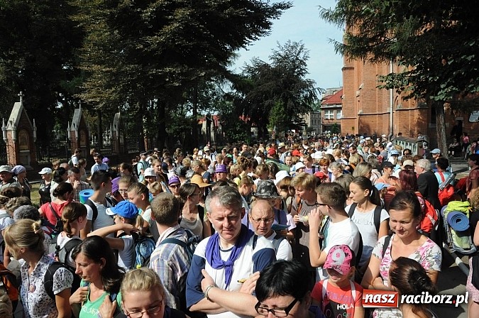 Zdjęcie w galerii na portalu naszraciborz.pl: Pielgrzymi z powiatu raciborskiego już na trasie wiadomości z regionu
