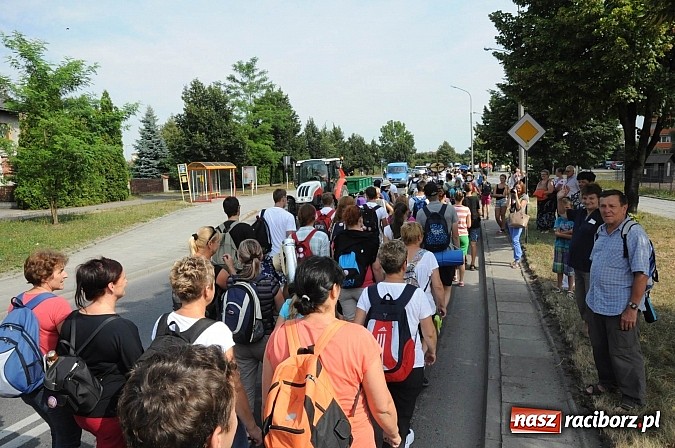 Zdjęcie w galerii na portalu naszraciborz.pl: Pielgrzymi z powiatu raciborskiego już na trasie wiadomości z regionu