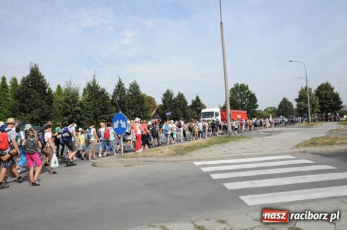Zdjęcie w galerii na portalu naszraciborz.pl: Pielgrzymi z powiatu raciborskiego już na trasie wiadomości z regionu