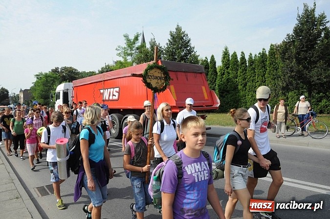 Zdjęcie w galerii na portalu naszraciborz.pl: Pielgrzymi z powiatu raciborskiego już na trasie wiadomości z regionu