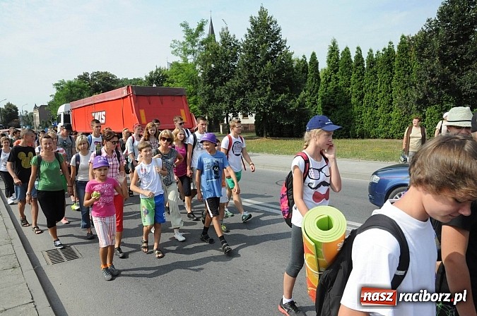 Zdjęcie w galerii na portalu naszraciborz.pl: Pielgrzymi z powiatu raciborskiego już na trasie wiadomości z regionu