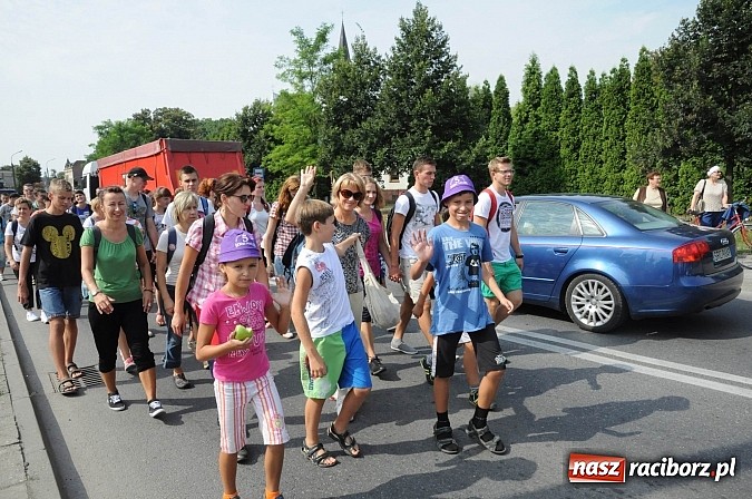 Zdjęcie w galerii na portalu naszraciborz.pl: Pielgrzymi z powiatu raciborskiego już na trasie wiadomości z regionu