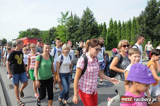 Zdjęcie w galerii na portalu naszraciborz.pl: Pielgrzymi z powiatu raciborskiego już na trasie wiadomości z regionu