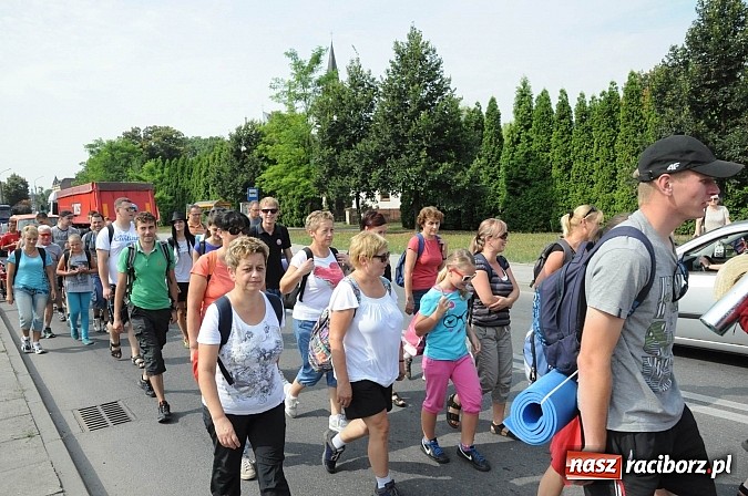 Zdjęcie w galerii na portalu naszraciborz.pl: Pielgrzymi z powiatu raciborskiego już na trasie wiadomości z regionu