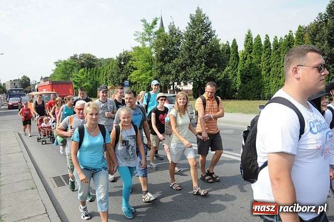 Zdjęcie w galerii na portalu naszraciborz.pl: Pielgrzymi z powiatu raciborskiego już na trasie wiadomości z regionu