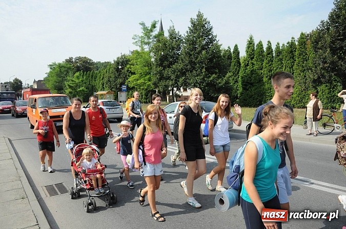 Zdjęcie w galerii na portalu naszraciborz.pl: Pielgrzymi z powiatu raciborskiego już na trasie wiadomości z regionu