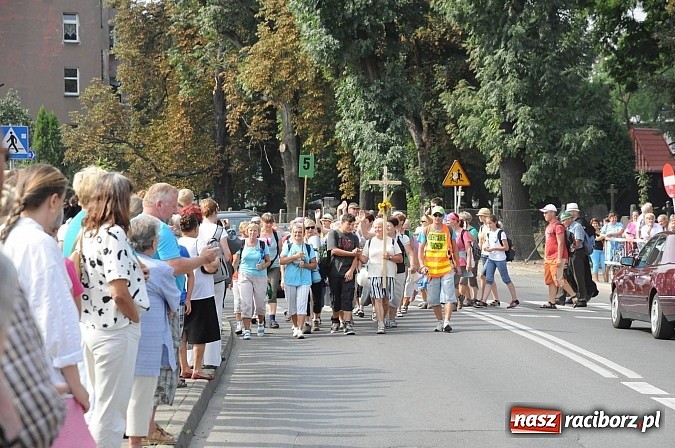 Zdjęcie w galerii na portalu naszraciborz.pl: Pielgrzymi z powiatu raciborskiego już na trasie wiadomości z regionu