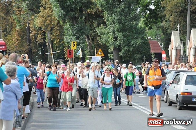 Zdjęcie w galerii na portalu naszraciborz.pl: Pielgrzymi z powiatu raciborskiego już na trasie wiadomości z regionu