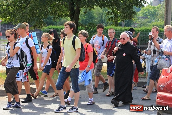 Zdjęcie w galerii na portalu naszraciborz.pl: Pielgrzymi z powiatu raciborskiego już na trasie wiadomości z regionu