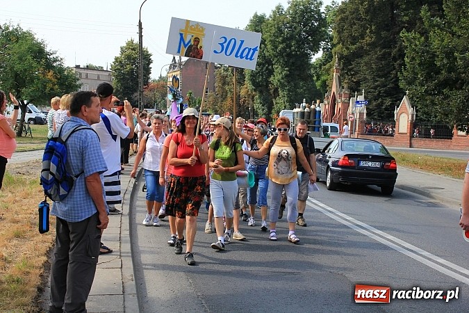 Zdjęcie w galerii na portalu naszraciborz.pl: Pielgrzymi z powiatu raciborskiego już na trasie wiadomości z regionu
