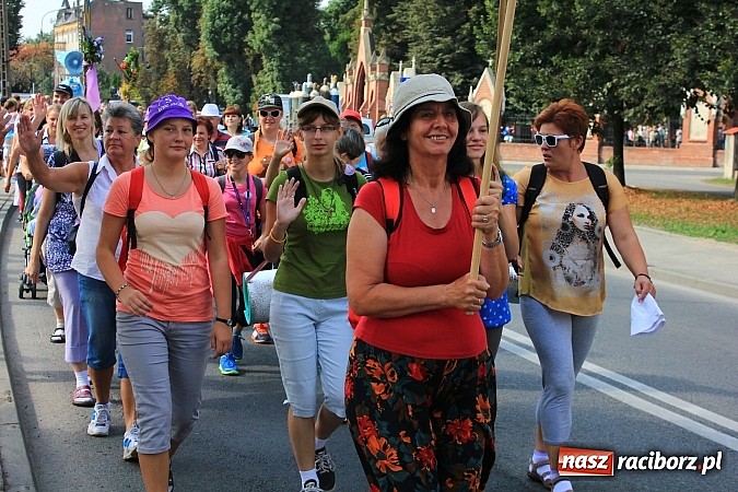 Zdjęcie w galerii na portalu naszraciborz.pl: Pielgrzymi z powiatu raciborskiego już na trasie wiadomości z regionu