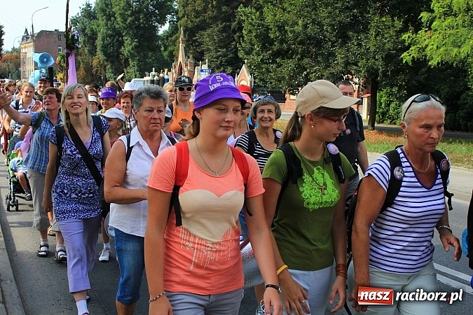 Zdjęcie w galerii na portalu naszraciborz.pl: Pielgrzymi z powiatu raciborskiego już na trasie wiadomości z regionu