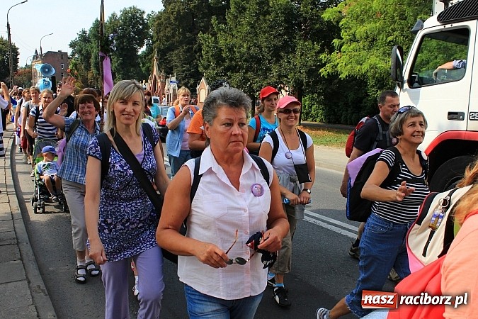 Zdjęcie w galerii na portalu naszraciborz.pl: Pielgrzymi z powiatu raciborskiego już na trasie wiadomości z regionu