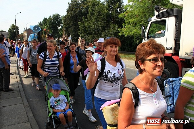 Zdjęcie w galerii na portalu naszraciborz.pl: Pielgrzymi z powiatu raciborskiego już na trasie wiadomości z regionu