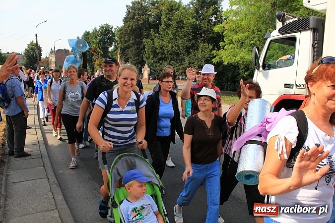 Zdjęcie w galerii na portalu naszraciborz.pl: Pielgrzymi z powiatu raciborskiego już na trasie wiadomości z regionu