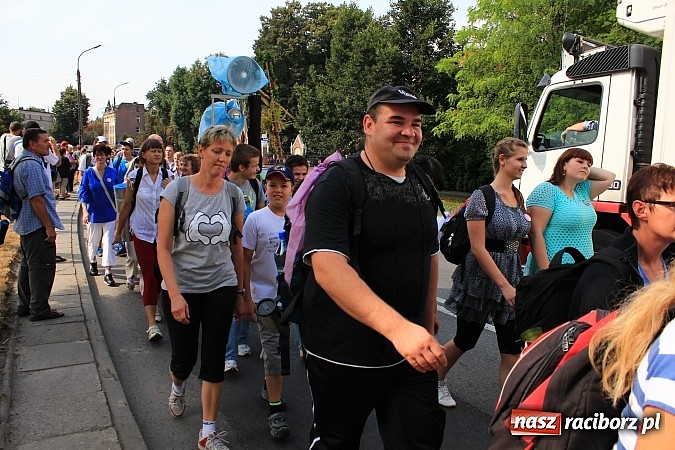 Zdjęcie w galerii na portalu naszraciborz.pl: Pielgrzymi z powiatu raciborskiego już na trasie wiadomości z regionu