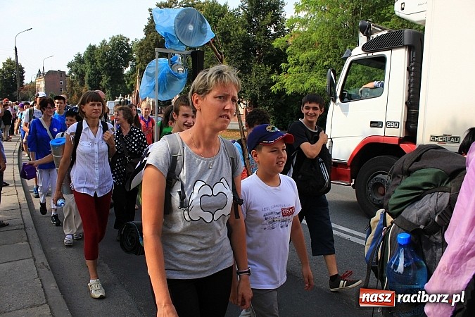 Zdjęcie w galerii na portalu naszraciborz.pl: Pielgrzymi z powiatu raciborskiego już na trasie wiadomości z regionu