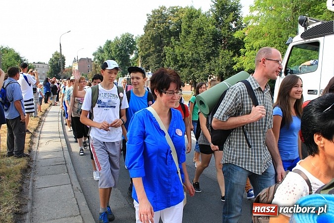 Zdjęcie w galerii na portalu naszraciborz.pl: Pielgrzymi z powiatu raciborskiego już na trasie wiadomości z regionu
