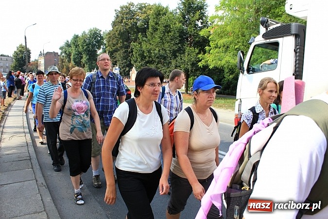 Zdjęcie w galerii na portalu naszraciborz.pl: Pielgrzymi z powiatu raciborskiego już na trasie wiadomości z regionu