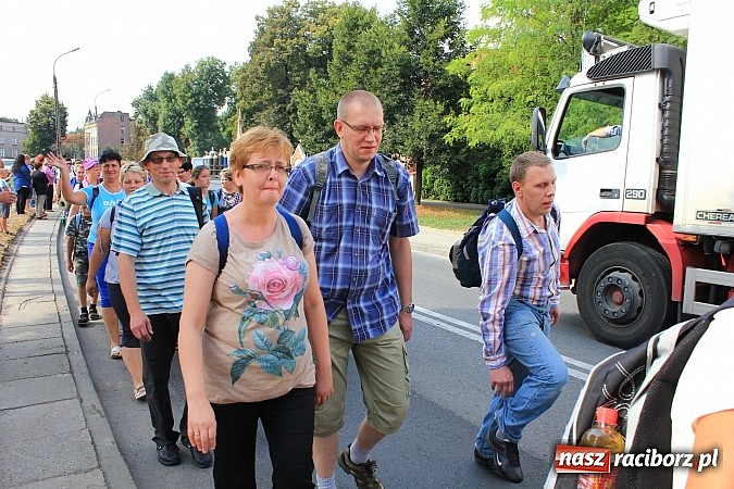 Zdjęcie w galerii na portalu naszraciborz.pl: Pielgrzymi z powiatu raciborskiego już na trasie wiadomości z regionu