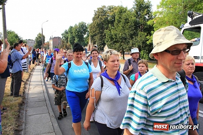 Zdjęcie w galerii na portalu naszraciborz.pl: Pielgrzymi z powiatu raciborskiego już na trasie wiadomości z regionu