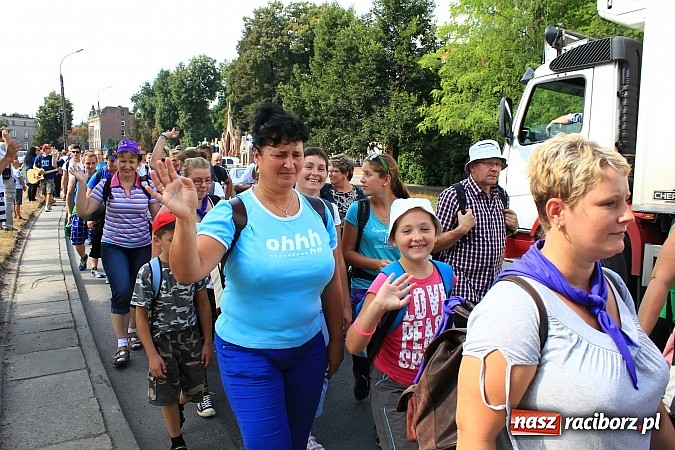 Zdjęcie w galerii na portalu naszraciborz.pl: Pielgrzymi z powiatu raciborskiego już na trasie wiadomości z regionu