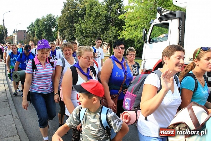 Zdjęcie w galerii na portalu naszraciborz.pl: Pielgrzymi z powiatu raciborskiego już na trasie wiadomości z regionu