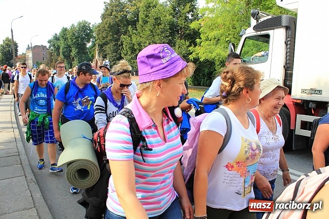 Zdjęcie w galerii na portalu naszraciborz.pl: Pielgrzymi z powiatu raciborskiego już na trasie wiadomości z regionu