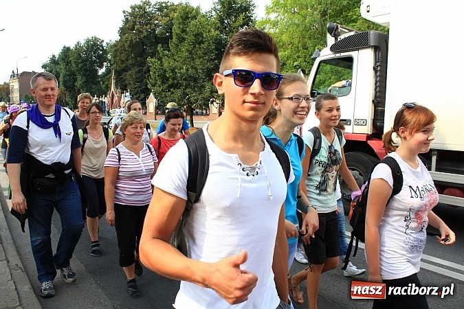 Zdjęcie w galerii na portalu naszraciborz.pl: Pielgrzymi z powiatu raciborskiego już na trasie wiadomości z regionu