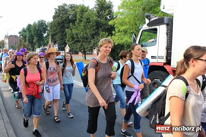 Zdjęcie w galerii na portalu naszraciborz.pl: Pielgrzymi z powiatu raciborskiego już na trasie wiadomości z regionu
