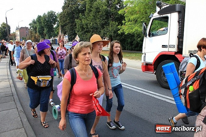 Zdjęcie w galerii na portalu naszraciborz.pl: Pielgrzymi z powiatu raciborskiego już na trasie wiadomości z regionu