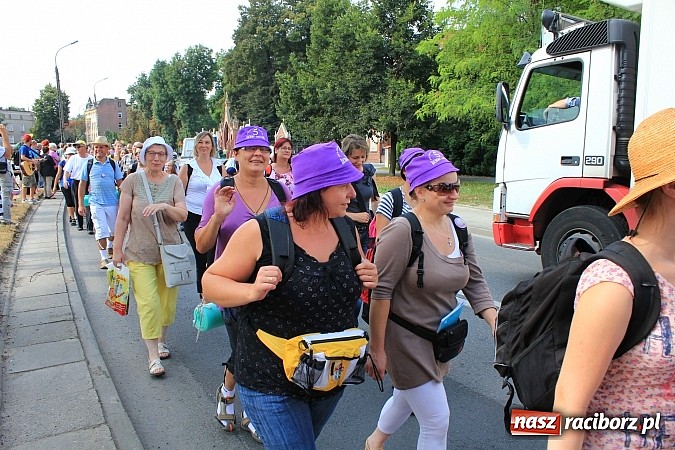 Zdjęcie w galerii na portalu naszraciborz.pl: Pielgrzymi z powiatu raciborskiego już na trasie wiadomości z regionu