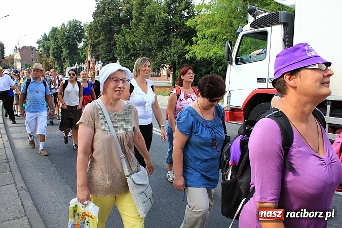 Zdjęcie w galerii na portalu naszraciborz.pl: Pielgrzymi z powiatu raciborskiego już na trasie wiadomości z regionu