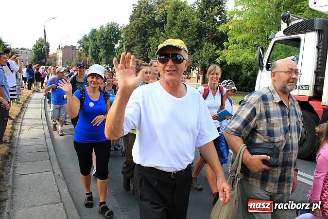 Zdjęcie w galerii na portalu naszraciborz.pl: Pielgrzymi z powiatu raciborskiego już na trasie wiadomości z regionu