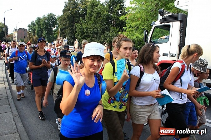 Zdjęcie w galerii na portalu naszraciborz.pl: Pielgrzymi z powiatu raciborskiego już na trasie wiadomości z regionu