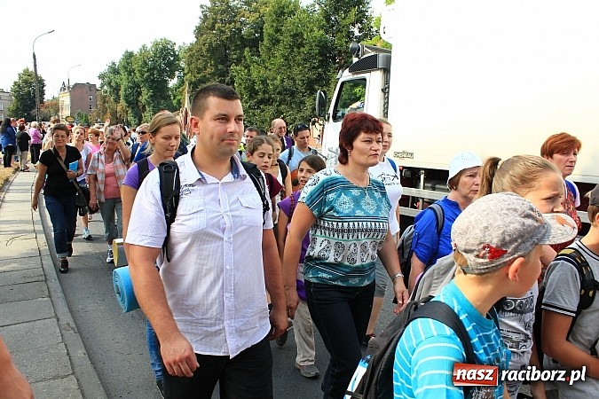 Zdjęcie w galerii na portalu naszraciborz.pl: Pielgrzymi z powiatu raciborskiego już na trasie wiadomości z regionu