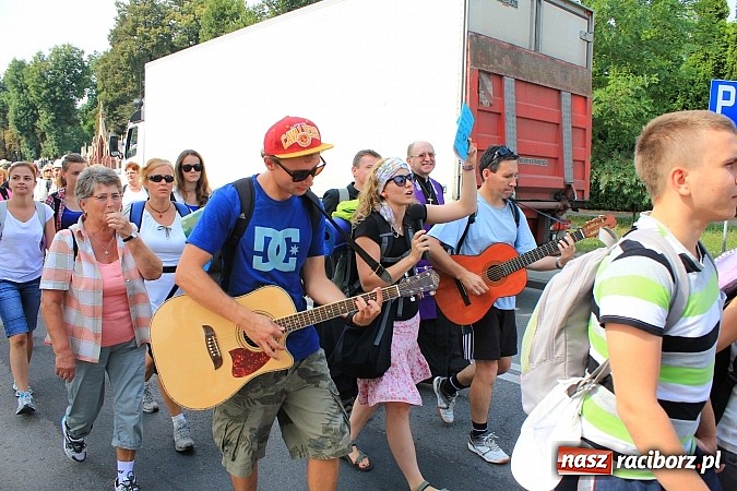 Zdjęcie w galerii na portalu naszraciborz.pl: Pielgrzymi z powiatu raciborskiego już na trasie wiadomości z regionu