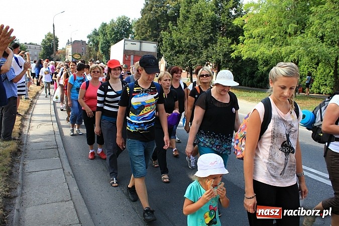 Zdjęcie w galerii na portalu naszraciborz.pl: Pielgrzymi z powiatu raciborskiego już na trasie wiadomości z regionu